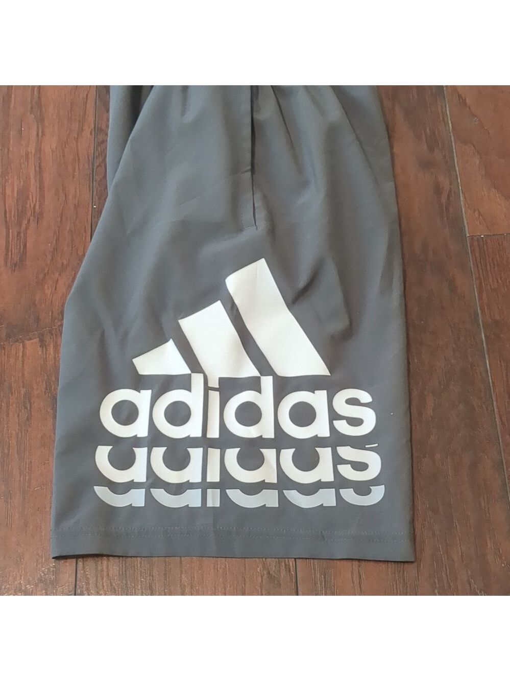 2 pockets and Elastic drawstring waistband - Picture 3 of 6